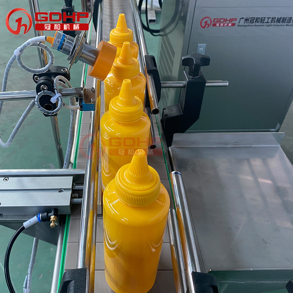 瓶裝液體鋁箔封口機生產線-3